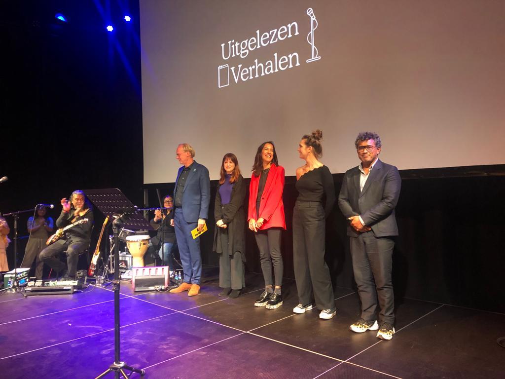 Slotapplaus voor de hele cast