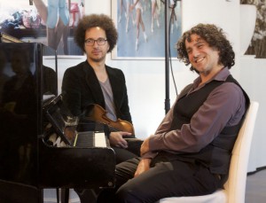 Sietse van Gorkom & Amir Swaab luisteren    